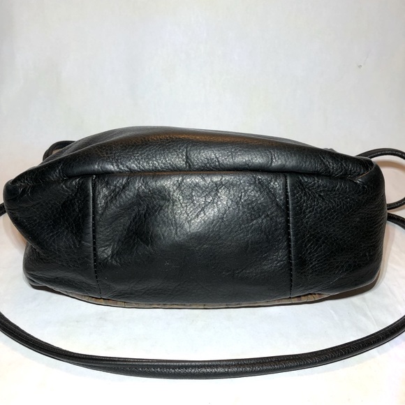 Great Bags Crocodile Texture Leather Two-Toned Crossbody Bag. - Picture 4 of 9